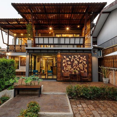Hostel One Art And Gallery Chiang Mai Luaran gambar