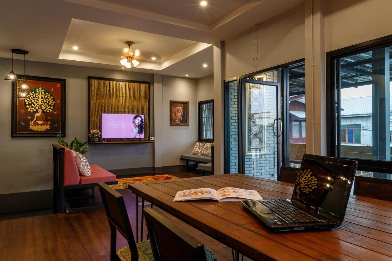 Hostel One Art And Gallery Chiang Mai Luaran gambar