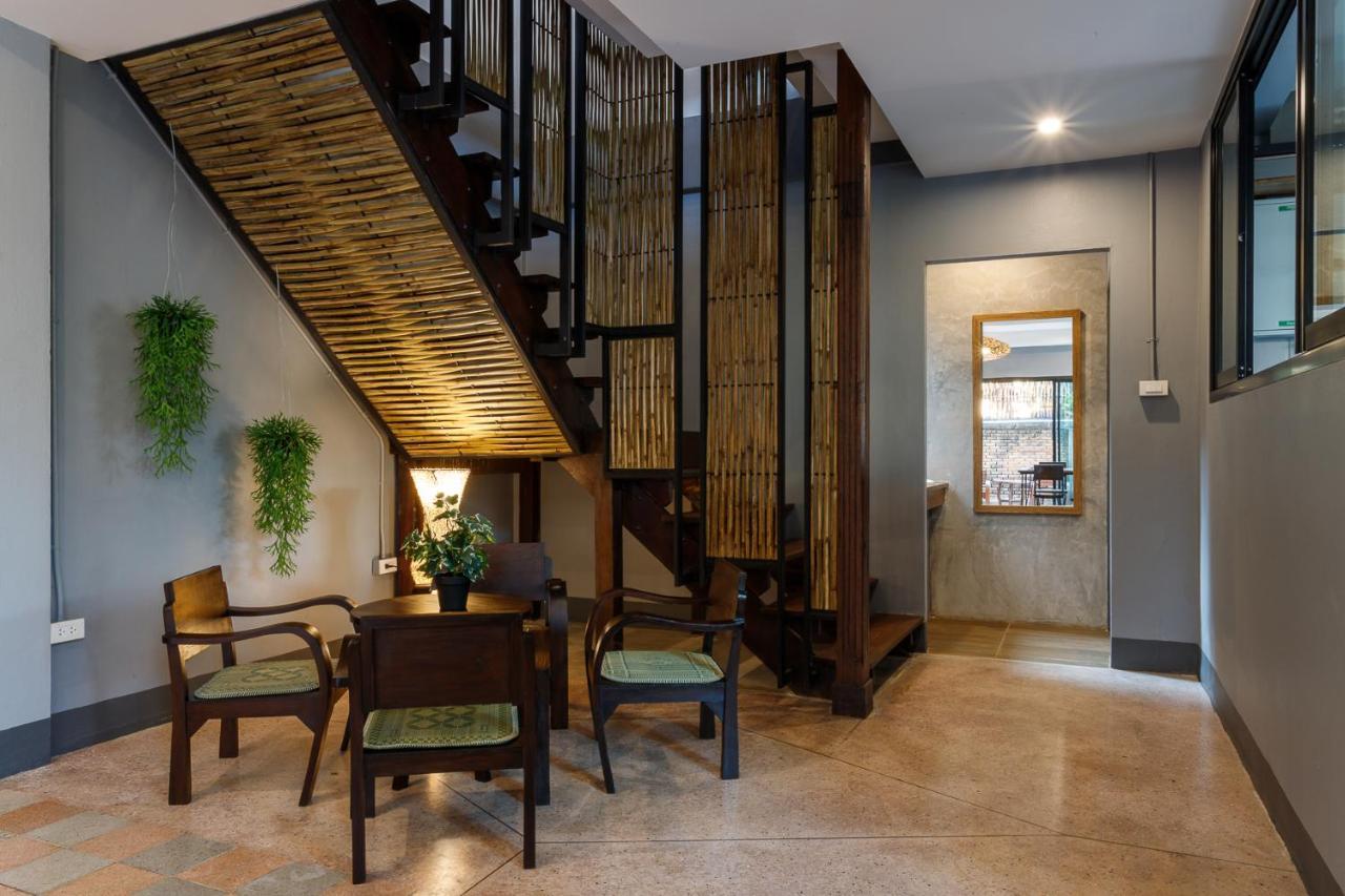 Hostel One Art And Gallery Chiang Mai Luaran gambar