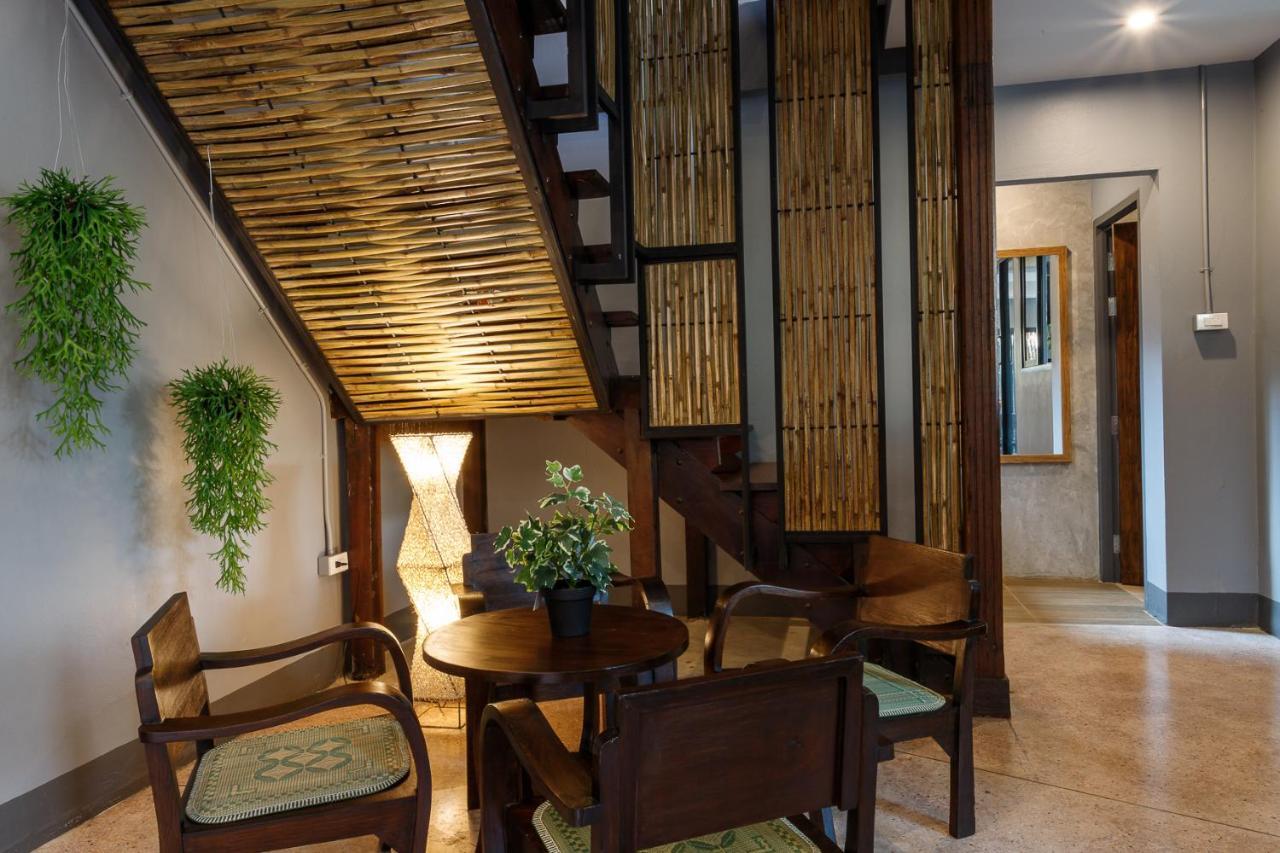 Hostel One Art And Gallery Chiang Mai Luaran gambar