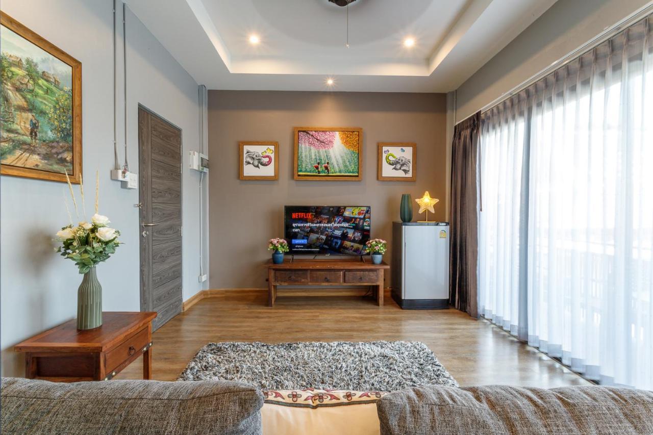 Hostel One Art And Gallery Chiang Mai Luaran gambar